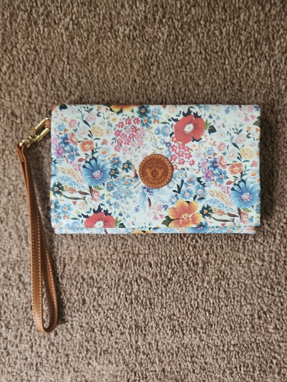 Bottega Firenze Moda Floral Wristlet Leather Clutch